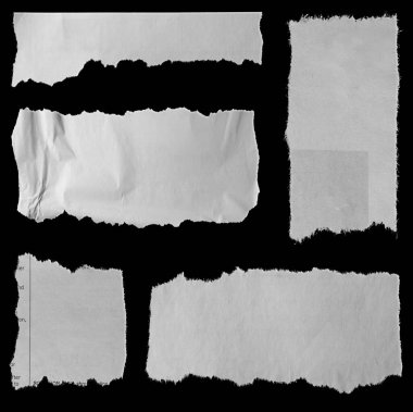 Siyah arka planda beş parça yırtık gazete