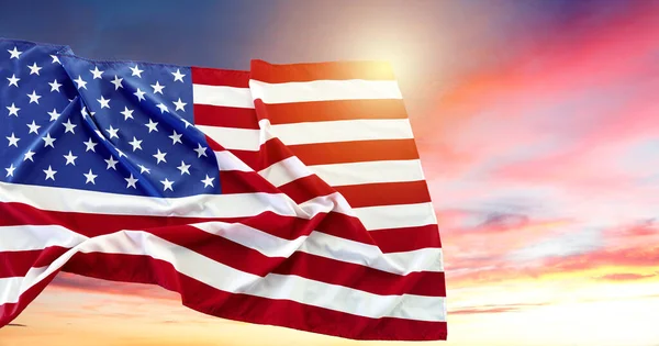 Amerikaanse Vlag Zonnige Lucht — Stockfoto