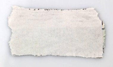 Düz arkaplanda yırtık bir kağıt parçası 