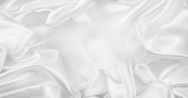 Dalgalanan beyaz ipek kumaş çizgilerinin yakınlaştırılması