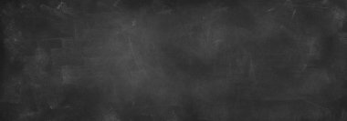 Tahta arka planda tebeşir temizlendi