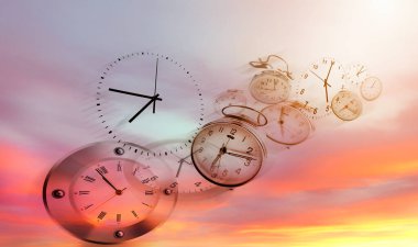 Parlak gökyüzünde üç saat. Zaman geçiyor.