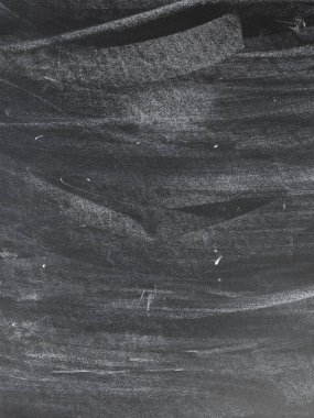 Dikey karatahta arkaplanındaki tebeşir temizlendi