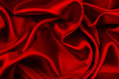 Dalgalanan kırmızı ipek kumaşın yakınlaştırılması 