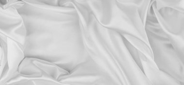 Dalgalanan beyaz ipek kumaş çizgilerinin yakınlaştırılması