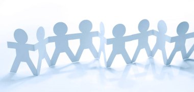 Kağıt zincire vurulan insanlar.