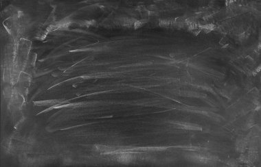 Tahta arka planda tebeşir temizlendi