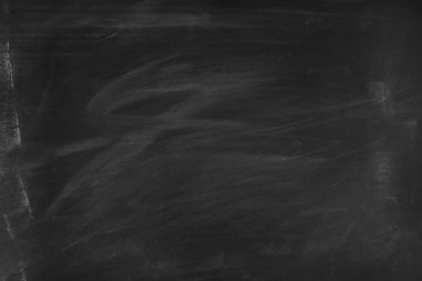 Tahta arka planda tebeşir temizlendi