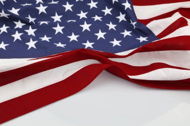 Beyaz arkaplanda Amerikan bayrağına yakın plan