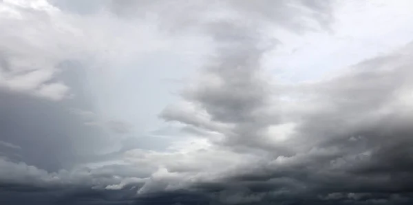 Nuvens Cinzentas Céu — Fotografia de Stock