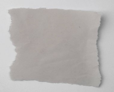 Bir parça yırtık kağıt. 