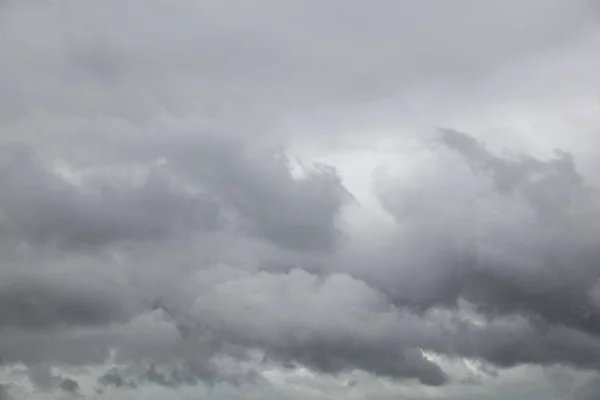 Nuvens Cinzentas Céu — Fotografia de Stock