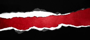 Kırmızı arkaplanda yırtılan delik