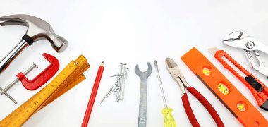 Sade arkaplanda çeşitli araçlar