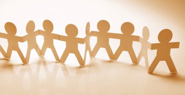 Kağıt zincir takımı el ele tutuşuyor. Takım çalışması. Ortaklık