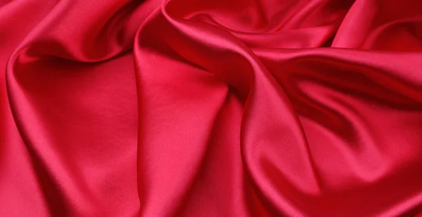 Detailní Záběr Zvlněné Červené Hedvábné Tkaniny — Stock fotografie
