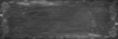 Tahta arka planda tebeşir temizlendi