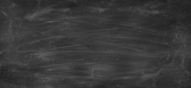 Tahta arka planda tebeşir temizlendi