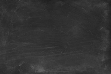 Tahta arka planda tebeşir temizlendi