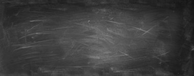 Tahta arka planda tebeşir temizlendi