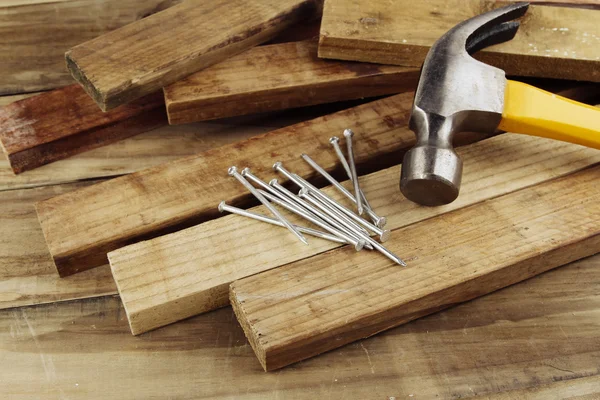 Hammer und Nägel — Stockfoto