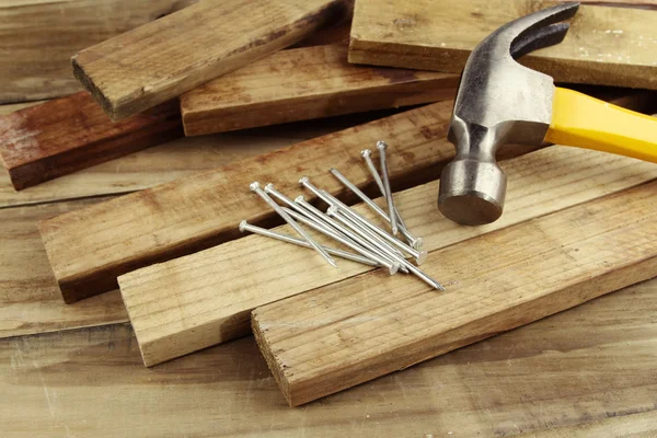 Hamer en nagels — Stockfoto