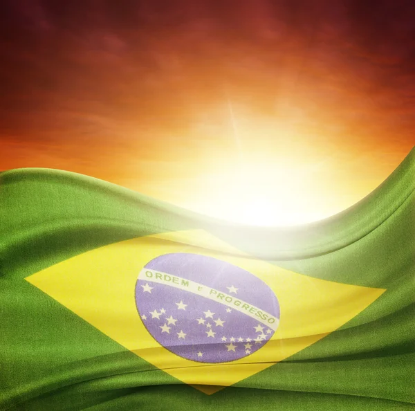 bayrak ve gökyüzü