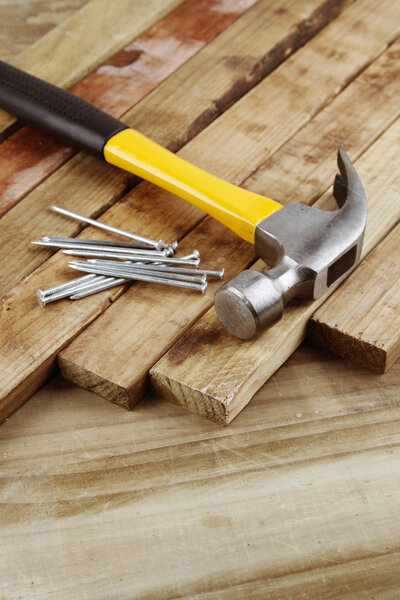 Молоток и гвозди
 