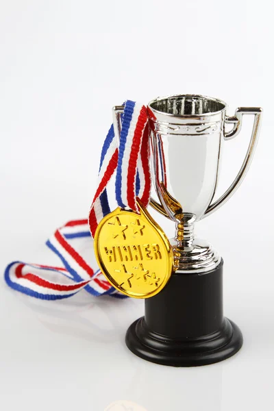 Medaille und Trophäe — Stockfoto