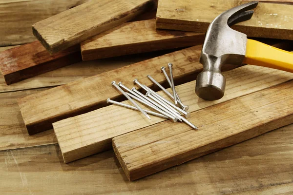 Hamer en nagels — Stockfoto