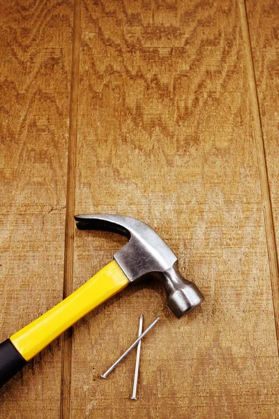 Hammer und Nägel — Stockfoto