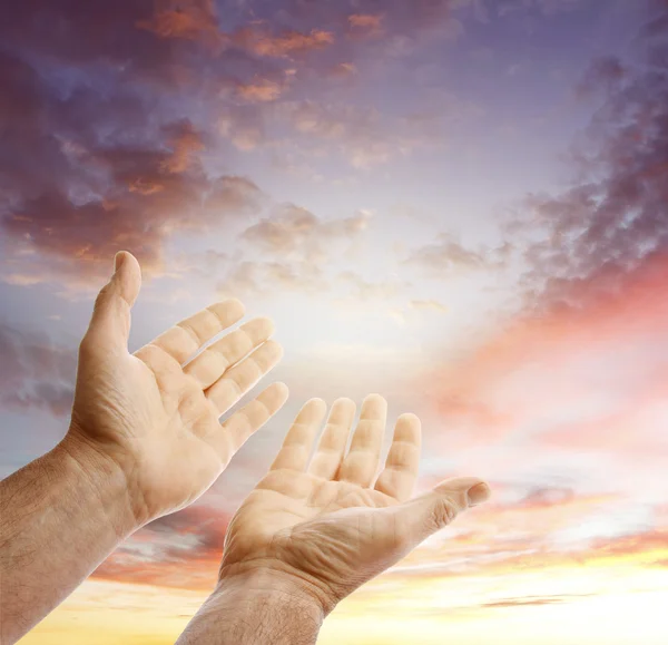 Τα χέρια στον ουρανό — Φωτογραφία Αρχείου