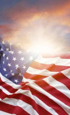 bayrak ve gökyüzü