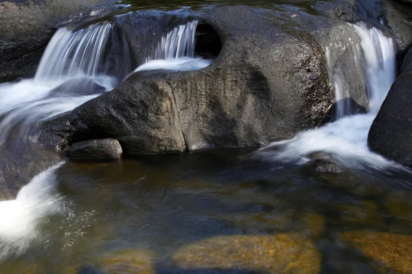 Wasser fließt — Stockfoto