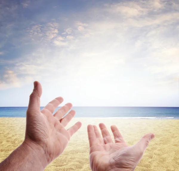 Hände in den Himmel — Stockfoto