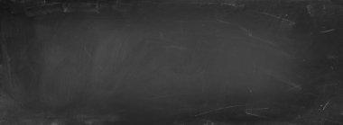 Tahta arka planda tebeşir temizlendi