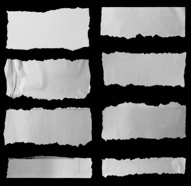 Siyah arka planda sekiz parça yırtık gazete