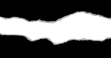 Beyaz arka planda sökük siyah kağıt, kopya için alan