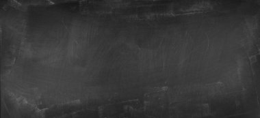 Tahta arka planda tebeşir temizlendi