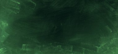 Yeşil karatahta arkaplanındaki tebeşir temizlendi
