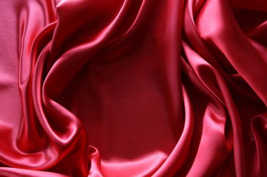 Kırmızı ipek kumaşta dalgalanmalar
