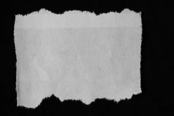 Kertas robek pada warna hitam — Stok Foto