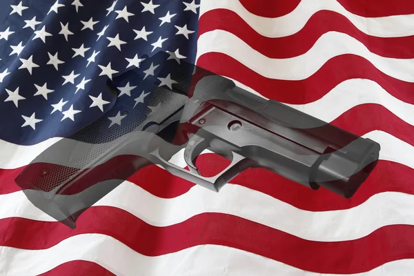 Pistola e bandiera — Foto Stock