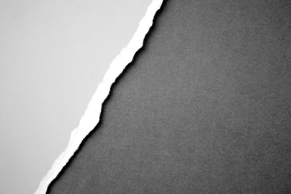 Papel cinzento rasgado — Fotografia de Stock