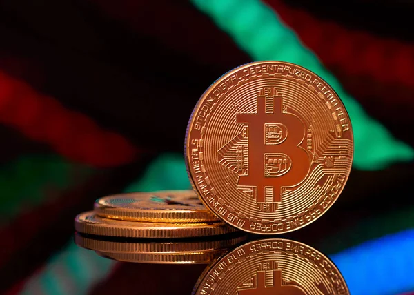 Bitcoin Perto Símbolo Bitcoin Bitcoin Moeda Fundo Escuro — Fotografia de Stock