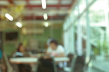 Öğretmenler ve öğrenciler sınıftaki becerilerini onaylıyorlar, soyut özgeçmişleri bulanık. 