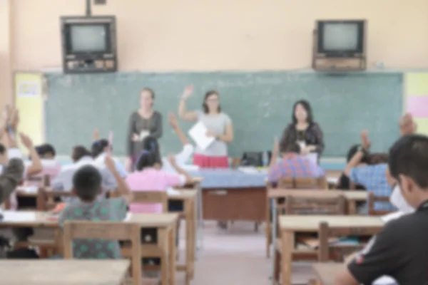 Lehrer Und Schüler Bestätigen Ihre Fähigkeiten Unterricht Verschwommener Abstrakter Hintergrund — Stockfoto