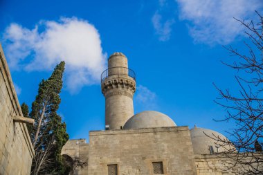 Bakü, Azerbaycan 'daki Shirvanshahs Sarayı' nın bahçesinde.