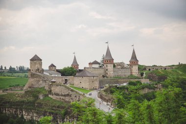 Ukrayna 'daki Ortaçağ Kamianet-Podilskyi Kalesi Panoraması