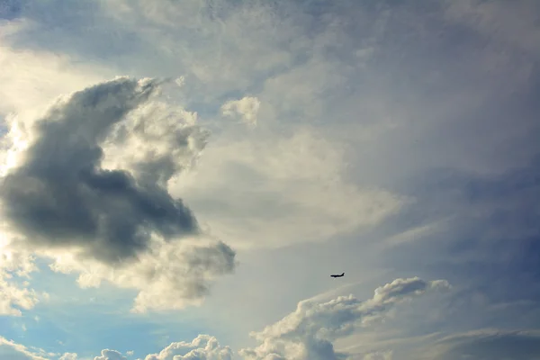 Céu e avião — Fotografia de Stock